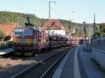 372 012 der CD bringt einen Skoda Autozug durch den Kurort Rathen in Richtung Dresden.