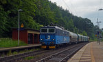 372 008 schleppte am Abend des 13.06.16 einen kurzen gemischten Güterzug durch Stadt Wehlen Richtung Tschechien.