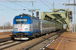 CD 380 005-9 mit de EC 103, kurz vor seinem Ziel in Wien Hbf.