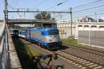 Skoda Neubau Lok 380005 fährt am 22.8.2011 mit einem Intercity aus Prag kommend in Kolin ein.