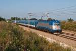 380 015 ist mit EC 78 von Wien Praterstern nach Prag in der Morgensonne unterwegs.