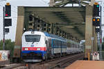 In neuen Farben präsentierte sich die CD Baureihe 380 011 mit dem EC 101  Moravia  (Katowice - Wien Hbf), auf der Brücke über die Donau am 02.09.2018.