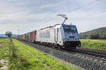 386 012-9 mit einem Containerzug bei Retzbach-Z.