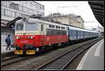 242 235 steht am 26.11.2018 in Brno hlavni nadrzi am Bahnsteig 1.