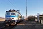 242 241-8 mit Os 7512 zu sehen am 31.01.19 in Borovy. Seit dem Fahrplamwechsel im Dezamber 2020, fahren keine Loks der Baureihe 242 mehr planmäßig zwischen Plzeň hl.n. und Klatovy. Die Züge verkehren nun mit der Baureihe 362.