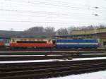 242 267-3 und 363 064-7 zusehen am 17.02.13 in Cheb.