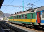 460 001, das Urgestein dieser Baureihe, noch in Farbgebung grün/gelb und mit alten Stromabnehmern am  Sandwich -Zug von/nach Roudnice n.L. (Raudnitz an der Elbe), am anderen Zugende befindet sich 460 085 - Decin (Tetschen-Bodenbach), 19.10.2005

