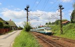 682 007-0 mit dem SC 515 Pendolino am 13.08.16 in Františkovy Lázně.
Der Zug wird zur Zeit immer Richtung Vojtanov abgestellt, da sich zu dieser Zeit ein Schnellzug im Bahnhof befindet. Wenn die Umleiterzeit vorbei ist, dann ist dieses Bild auch Geschichte.