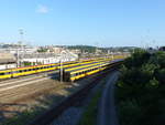 Abgestellte RegioJet-Wagen am 07.06.2019 in Praha-Smíchov.