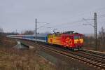 Die Kleeblattlokomotive der ČD 362 127-3  mit dem RX 761 bei Nýřany.Bild vom 13.2.2015