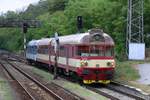 CD 50 54 80-29 216-6 ABfbdtn am 18.August 2018 als letztes Fahrzeug des ausfahrenden Os 4840 (Brno hl.n. – Namest nad Oslavou) im Bahnhof Strelice.