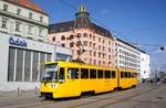 Tschechien / Straßenbahn (Tram) Brno / Brünn: Tatra K2R - Wagen 1053 von Dopravní podnik města Brna a.s. (DPMB), aufgenommen im März 2017 am Hauptbahnhof der tschechischen Stadt Brünn. 