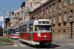 Der mustergültig in den Betriebszustand der frühen 1970er Jahre zurückversetzte T2 1435 in der Veveri ulice auf der Fahrt zur Parade. (31.08.2019)