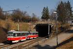 Tw.1620 + 1589 im Einsatz auf der Linie 6 bei der Einfahrt in die Haltestelle Krematorium. (25.03.2022)