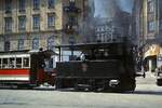 Straßenbahn Brno/Brünn: Die 1889 von Krauss mit der Fabrik-Nr. 2165 gebaute Dampflokomotive 10  Caroline  der ehemaligen Brünner Dampf-Tramway ist mit einem Sonderzug am Hauptbahnhof unterwegs. An diesem heissen Julitag 1989 gab es sicher schönere Arbeitsplätze als auf der Lok...