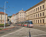 Am 06.09.2023 fuhr Wagen 1949 als Linie 6 nach Starý Lískovec. In Kürze wird die Haltestelle Mendelplatz erreicht.