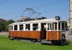 Der historische Triebwagen 107 hat im Rahmen einer Sonderfahrt die Haltestelle Nove Sady erreicht.