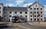 Am 15.06.2013 fährt der meterspurige Tw 42 der Überlandstraßenbahn von Liberec nach Jablonec am Liberecer Bahnhof vorbei. Nach der Umsprung der innerstädtischen Linien wurde für die Überlandbahn ein Dreischienengleis verlegt.