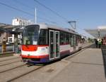 Heckansicht von Tram DPMO-237 (Vario LFR.E) unterwegs auf der Linie 4 in Olomouc hl.n. 
2013-09-29 Olomouc/Olmütz
