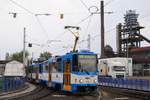 Ein vom T6A5 1138 geführtes Tandem der Linie 1 nach Dubina bei der Ausfahrt aus der Haltestelle Dolni Vitkovice. (08.08.2018)