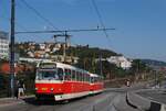 T3R.P 8423 + 8424 kurz hinter der Haltestelle Lihovar auf der Fahrt nach Slivenec. Im Vordergrund erkennt man die Weichenverbindung für die künftige Verbindungsstrecke zum Stadtteil Dvorce. (27.08.2024)