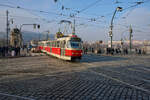 T3R.P 8553 war am 28.12.2024 mit einem weiteren T3 auf der Prager Linie 22 unterwegs. Auf dem Weg von Bl Hora zum Bahnhof Hostivař wurde gerade die Brcke der Legionen berquert.
