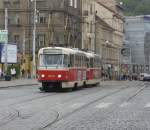 8474 der Prager Straenbahn kurz vor Erreichen der Haltestelle 'Na Knec'.