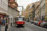 7027 macht sich als Linie 22 auf den Weg nach Bl hora am 2.10.2012 in Prag