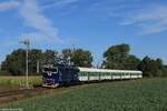 750.199 mit den Fotozug Sp11806 (Hradec Králové hl.n. - Křinec) in Smidary, 03.09.2022