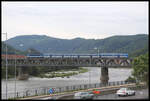 Ein Wendezug der CDbefährt hier am 10.6.2024 um 9.59 Uhr die Elbebrücke in Usti nad Labem.Im Hintergrund ragt über der Lok Burg Schreckenstein empor.