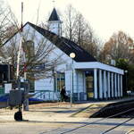 das kleine, sanierte EG vom Bahnhof Třeboň lázně.(Wittingau Bad Bahnhof)·  Trebon liegt in de Böhmischen Teichregion, nahe der Grenze zu Österreich.