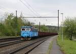 122 025-0 zu sehen am 21.04.24 mit einem leeren Kohlezug in Želenice nad Bílinou.