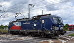 ČD Cargo a.s., Praha [CZ]  mit ihrer  383 001-5  [NVR-Nummer: 91 54 7383 001-5 CZ-CDC] am 17.07.24 Bahnübergang Rodleben.