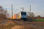 388 010 der CD Cargo führte am 17.12.23 einen Containerzug durch Wittenberg-Labetz Richtung Falkenberg(E).