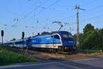 Nachschuss auf 1216 235 mit einer Railjet Garnitur als EC nach Berlin in Zossen.

Zossen 19.07.2020