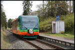 Kurzer Halt für den GW Train 818248-7 am 28.04.2024 um 13.42 Uhr am Haltepunkt Hostec. Der Zug kommt aus Karlsbad und ist auf dem Weg nach Marienbad.