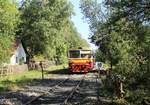 Am 21.09.24 fand auf der (Ziegenbahn) die Eröffnung auf dem neuen Teilstück von Telnice nach Krupka an. Hier 810 656 und 810 535 als Os 218312 zu sehen in Chlumec u Chabařovic auf dem neuen Teilstück.