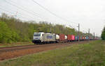 386 014 der Metrans führte am 27.04.19 einen Containerzug durch Burgkemnitz Richtung Bitterfeld.