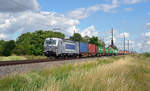 383 403 der Metrans schleppte am 11.07.20 einen Containerzug durch Braschwitz Richtung Halle(S).