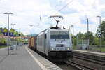 METRANS 386 039-2 mit Containerwagen Richtung Bebra, am 26.05.2024 in Hnfeld.