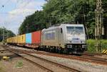 Metrans 386 009-5 mit Containerzug in Fahrtrichtung Nienburg(Weser).