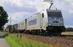 Metrans 386 012-9 mit Containerzug in Fahrtrichtung Verden(Aller). Aufgenommen in Eystrup am 23.07.2015.