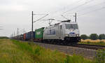 Wegen der unwetterbedingten Sperrung der Strecke bei Coswig(Anhalt) musste 386 028 mit ihrem Containerzug am 23.06.17 über Köthen Richtung Magdeburg fahren.