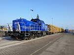 Metrans 1002 011-7 stand am Vormittag des 20.02.2018 mit dem Holzzug von Rostock-Bramow nach Stendal-Niedergörne im Rostocker Fracht und Fischereihafen.Foto I.Pavel