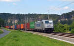 386 029 führte am 13.06.19 einen Containerzug durch Strand Richtung Bad Schandau.