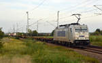 Der Containerzug von 386 016 war am 23.09.19 im vorderen Teil unbeladen und gab dadurch den Blick frei auf den Ort Radis.