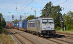 Metrans rollte am 26.09.19 mit 386 039 und einem Containerzug durch Saarmund Richtung Schönefeld.