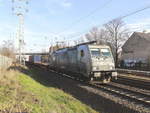 91 547 386 020-2 CZ-MT von METRANS bei der Ausfahrt aus den Bahnhof Berlin Flughafen Schönefeld am 12. 01. 2020.

getauscht