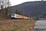 386 039-2 zu sehen am 06.03.19 mit einem Containerzug in  Ústí nad Labem-Střekov.