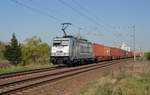 386 033 schleppte ebenfalls am 23.04.20 einen Containerzug durch Greppin Richtung Bitterfeld.